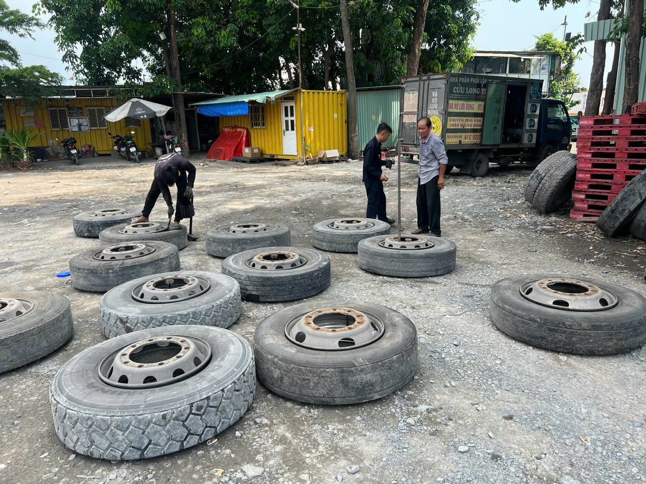 CÔNG TY LỐP XE CỬU LONG THIÊN VÁ VỎ ĐÊM TẠI DĨ AN - BÌNH DƯƠNG